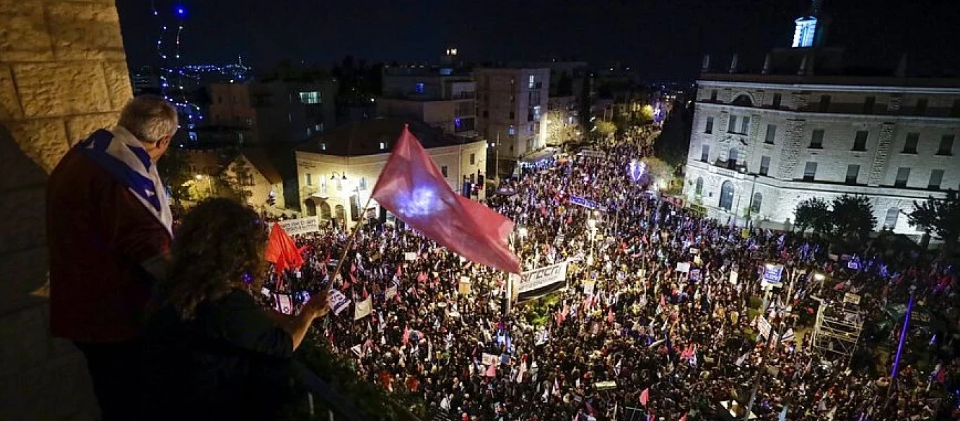 Ισραήλ: Χιλιάδες διαδηλώνουν εναντίον του Μπενιαμίν Νετανιάχου έξω από το σπίτι του